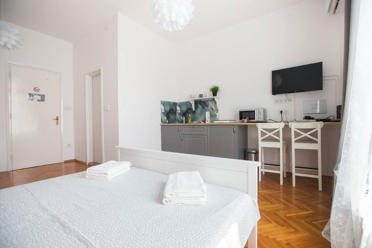 Oberiter Apartments - Center Of Zagreb, Fast Wifi, Ac, Kitchen, Parking Kültér fotó